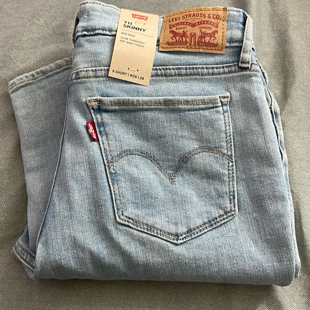 Levi’s 711 size 28 length 28